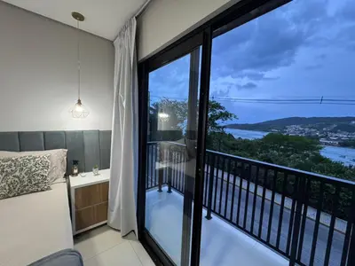 Uma varanda ou terraço em Jollie Loft em Calheiros Governador Celso Ramos
