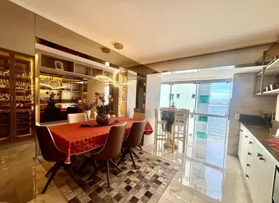 A cozinha ou kitchenette de Lindo apartamento a 50 Metros da praia de Balneário Camboriú, com vista mar