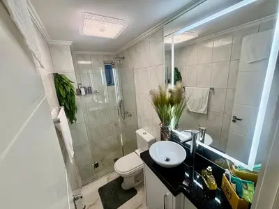 Uma casa de banho em Lindo apartamento a 50 Metros da praia de Balneário Camboriú, com vista mar
