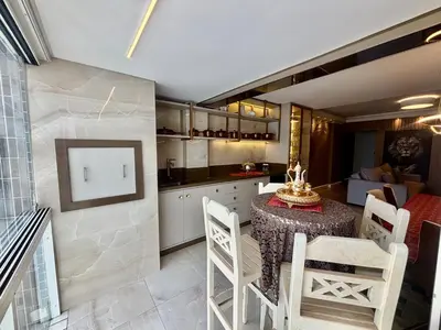 A cozinha ou kitchenette de Lindo apartamento a 50 Metros da praia de Balneário Camboriú, com vista mar