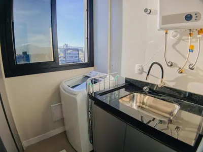 A cozinha ou kitchenette de Cobertura em Mariscal para Temporada com Churrasqueira e 2 Suítes a 90m da Praia