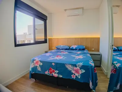 Uma cama ou camas num quarto em Cobertura em Mariscal para Temporada com Churrasqueira e 2 Suítes a 90m da Praia
