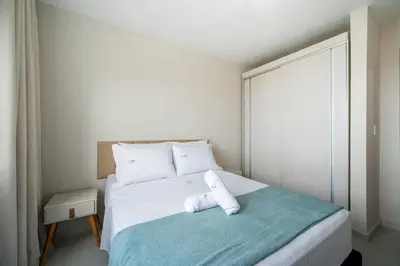 Uma cama ou camas num quarto em Achei Itapema • Res. Adriana Bombas, Bombinhas