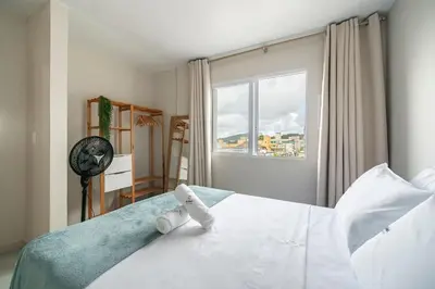 Uma cama ou camas num quarto em Achei Itapema • Res. Adriana Bombas, Bombinhas