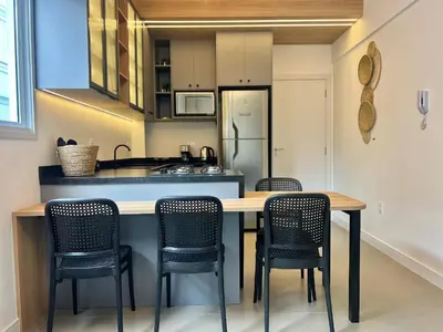 A cozinha ou kitchenette de Lindo! Apartamento na Praia de Palmas - DE03J