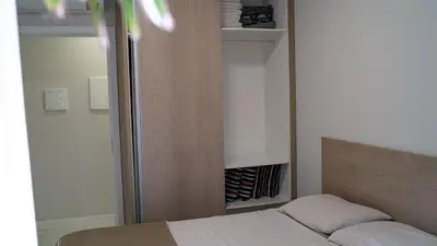 Uma cama ou camas num quarto em Apartamento TOP Garden com SPA a 550 m da Praia