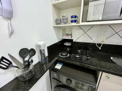 A cozinha ou kitchenette de Apartamento confortável a 100 metros da praia de Balneário