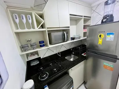 A cozinha ou kitchenette de Apartamento confortável a 100 metros da praia de Balneário