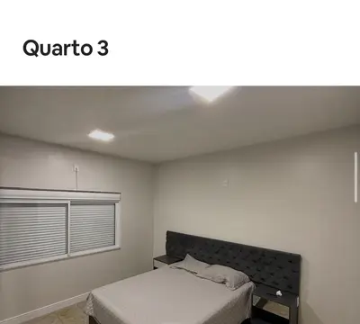 Uma cama ou camas num quarto em não esta mais disponível