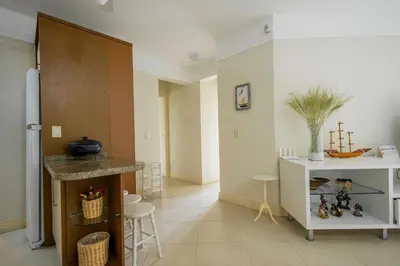 A planta de Apartamento a poucos passos da Praia de Bombas