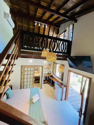 Uma área de estar em Cabana na Natureza Com Hidro - Baoba Suites