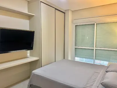 Uma televisão e/ou sistema de entretenimento em Perfeita! Cobertura na Praia de Palmas! - DK03J