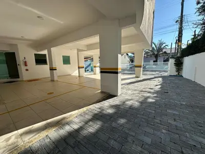 A planta de Apartamento com 2 quartos no centro de Bombinhas
