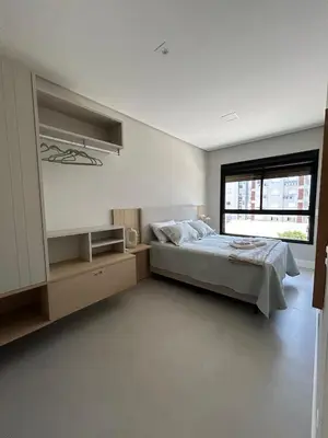 Uma cama ou camas num quarto em Apartamento Praia de Palmas Governador Celso Ramos SC - 300mts do mar