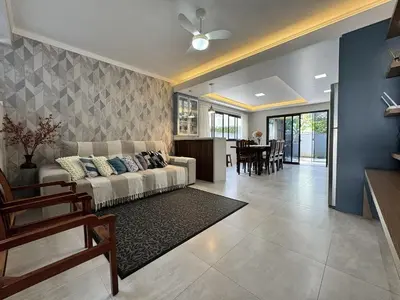 A planta de Casa das Seringueiras a 6 minutos da Praia de Palmas, com 4 quartos