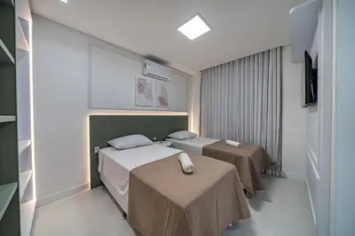 A planta de Farol de Bombas 101 - Apartamento Premium na Avenida Principal 3 Suítes e Vista Mar - Praia de Bombas