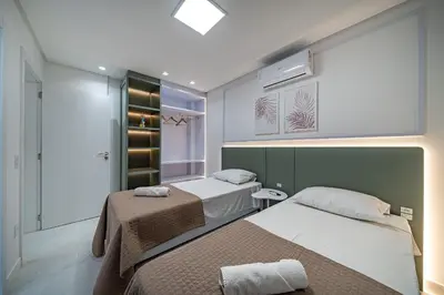 A planta de Farol de Bombas 101 - Apartamento Premium na Avenida Principal 3 Suítes e Vista Mar - Praia de Bombas