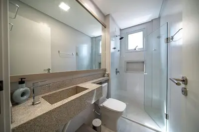 A planta de Farol de Bombas 101 - Apartamento Premium na Avenida Principal 3 Suítes e Vista Mar - Praia de Bombas