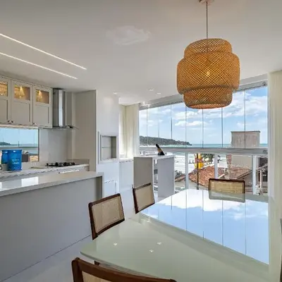 Farol de Bombas 101 - Apartamento Premium na Avenida Principal 3 Suítes e Vista Mar - Praia de Bombas