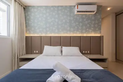Uma cama ou camas num quarto em Apto c/ varanda gourmet a 450m da praia REB0802