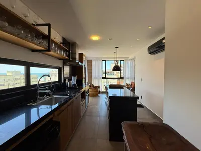 A cozinha ou kitchenette de Cobertura no coração de Mariscal para locação de temporada em Bombinhas SC!
