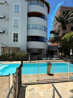 A piscina em ou perto de Cobertura a 130 metros do mar Canto Grande