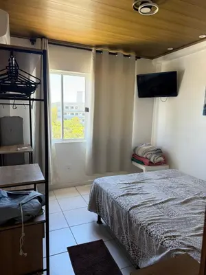 Uma cama ou camas num quarto em Cobertura a 130 metros do mar Canto Grande
