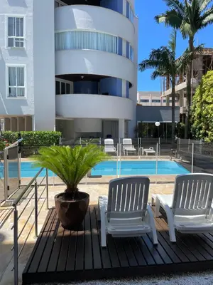 A piscina em ou perto de Cobertura a 130 metros do mar Canto Grande