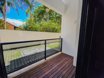 Uma varanda ou terraço em Apartamento Térreo com churrasqueira e baranda a 90mts da Praia de Canto Grande