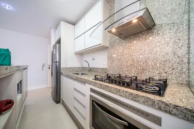 A cozinha ou kitchenette de Varandas do Atlântico 203A – Frente Mar em Bombas