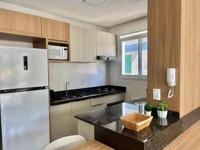 A cozinha ou kitchenette de Lindo! Apartamento na Praia de Palmas - CI03J