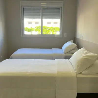 Uma cama ou camas num quarto em Lindo! Apartamento na Praia de Palmas - CI03J