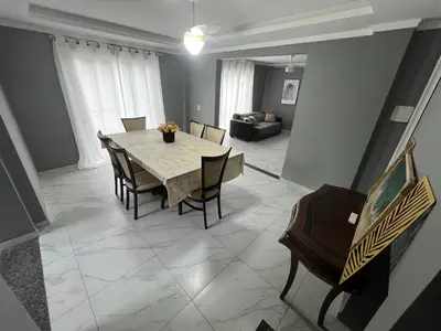 Uma área de estar em Casa de Ferias na praia do Estaleirinho