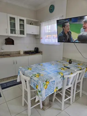 Uma televisão e/ou sistema de entretenimento em Refugio Bombinhas - Residencial Maria Olga