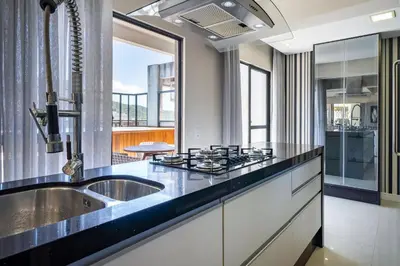 A cozinha ou kitchenette de Champagnat 403 - Praia de Bombas