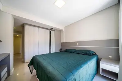 Uma cama ou camas num quarto em Champagnat 403 - Praia de Bombas