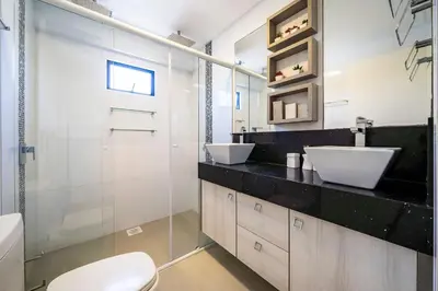 Uma casa de banho em Champagnat 403 - Praia de Bombas