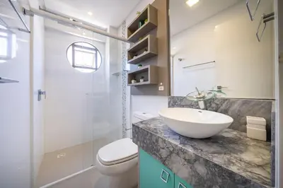 Uma casa de banho em Champagnat 403 - Praia de Bombas