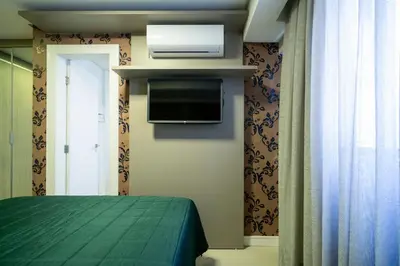 Uma televisão e/ou sistema de entretenimento em Champagnat 403 - Praia de Bombas