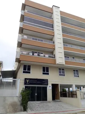 O edifício onde o apartamento está situado