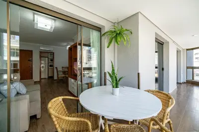 Uma área de estar em Achei Itapema • João Caetano Residencial, R.280