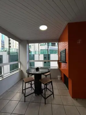 A planta de Apartamento a 60m da praia com ar-condicionado