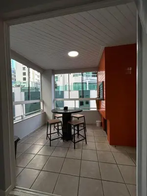 Uma varanda ou terraço em Apartamento a 60m da praia com ar-condicionado