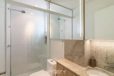Uma casa de banho em Aptos completos a poucos passos do mar em Perequê MTRs