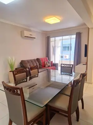 Uma área de estar em APARTAMENTO, PRAIA DE Bombas,Bombinhas, sc