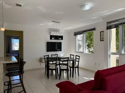 Uma televisão e/ou sistema de entretenimento em Ed. Jardim Cristal - Excelente localização em Bombas, Bombinhas/SC