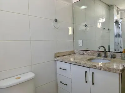 Uma casa de banho em Ed. Jardim Cristal - Excelente localização em Bombas, Bombinhas/SC