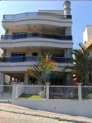 O edifício onde o apartamento está situado