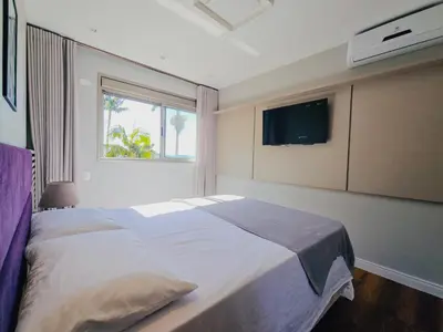 Uma cama ou camas num quarto em Apartamento Para Locação No Centro de Bombinhas