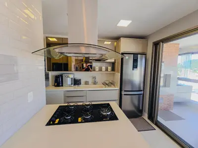 A cozinha ou kitchenette de Apartamento Para Locação No Centro de Bombinhas